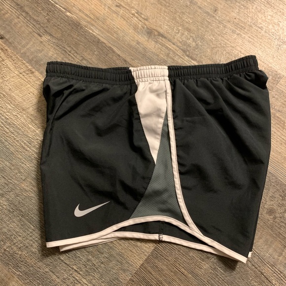 NIKE Dri-Fit Shorts - Picture 3 of 5